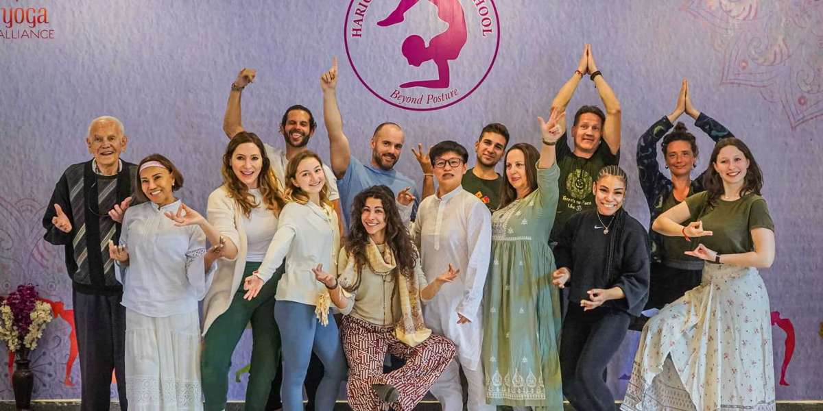 200 Hour Yoga Teacher Training in Rishikesh, India 2023