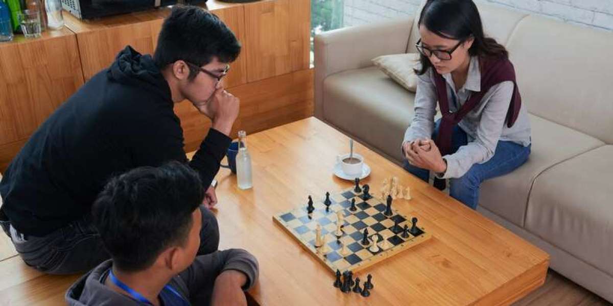 The Convenience and Flexibility of Learning Chess in an Online Environment