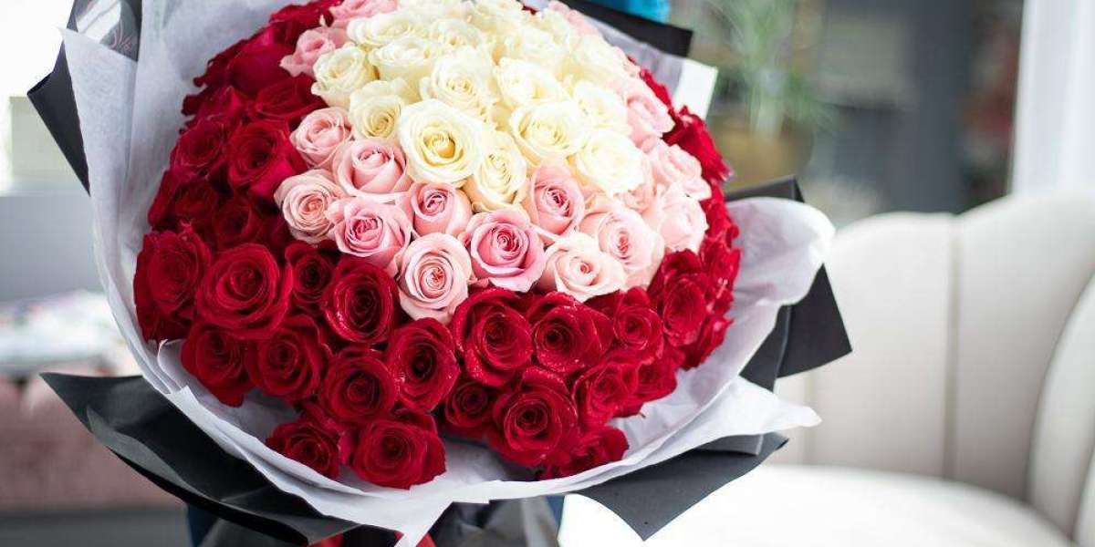 99 Roses Bouquet: Symbolism, Meanings, and Gifting Etiquette