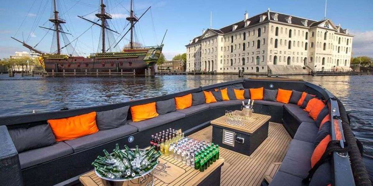 Amsterdam in Motion: A Dynamic Boat Tour Experience