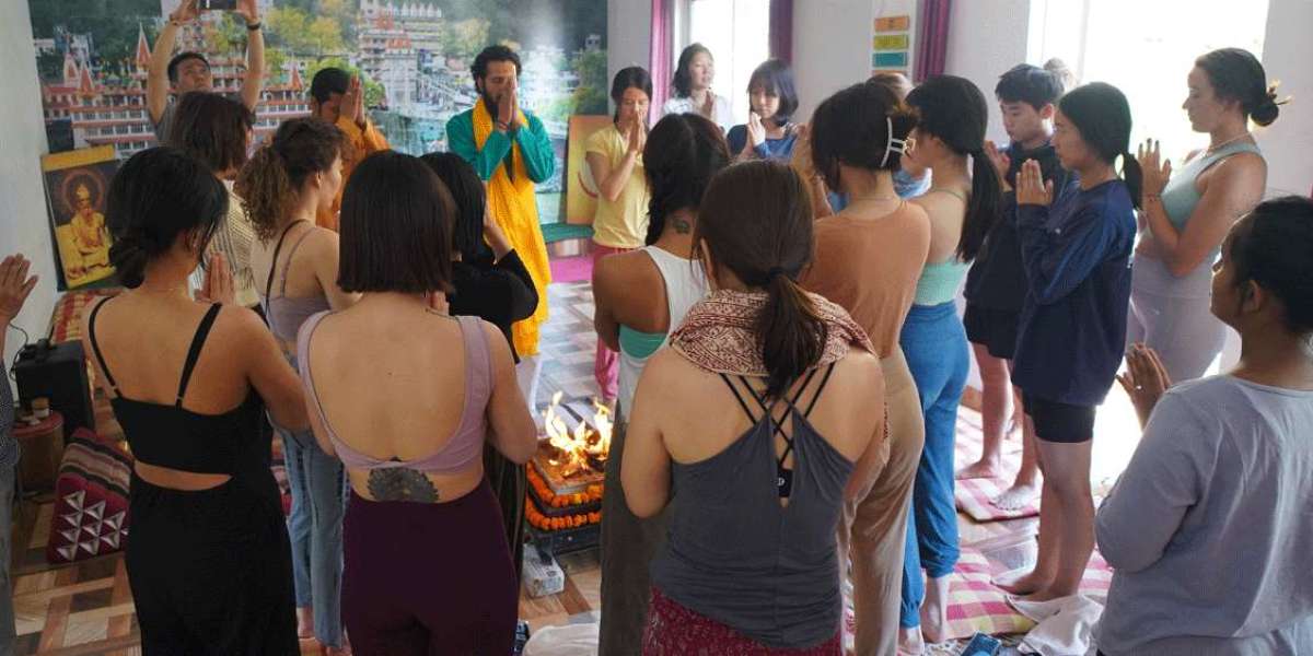 300-hours Yoga Teacher Training in Rishikesh