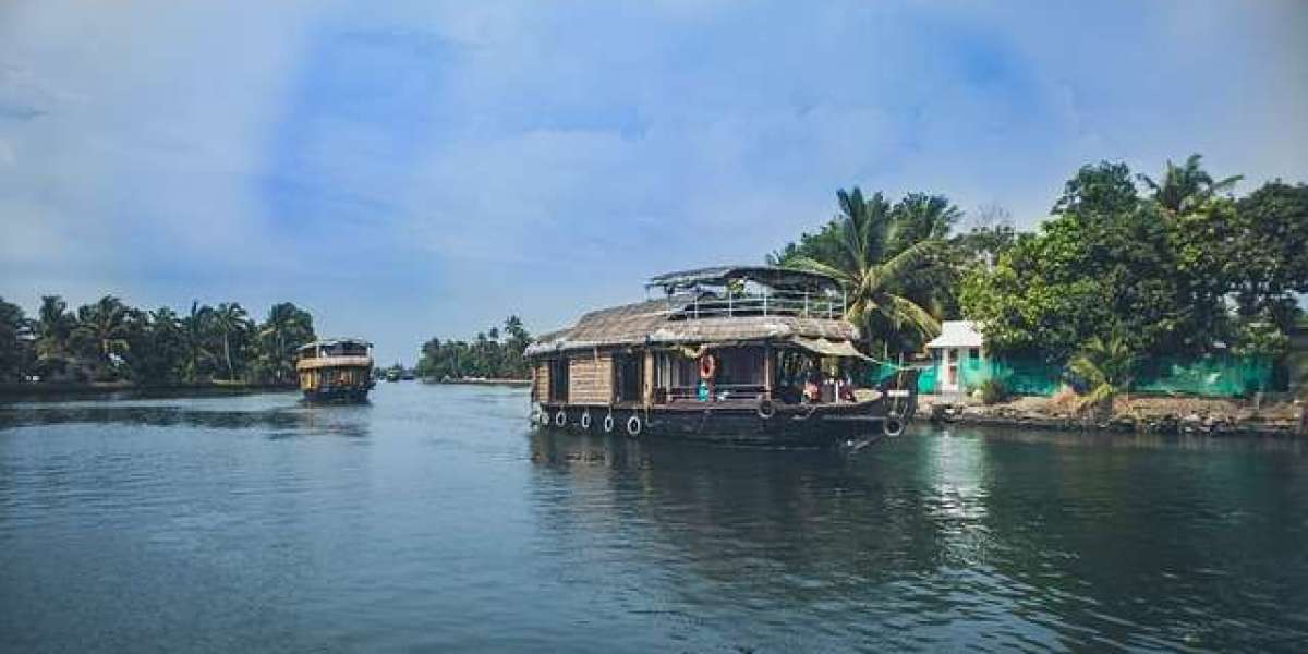 The Allure of Houseboats in Alleppey