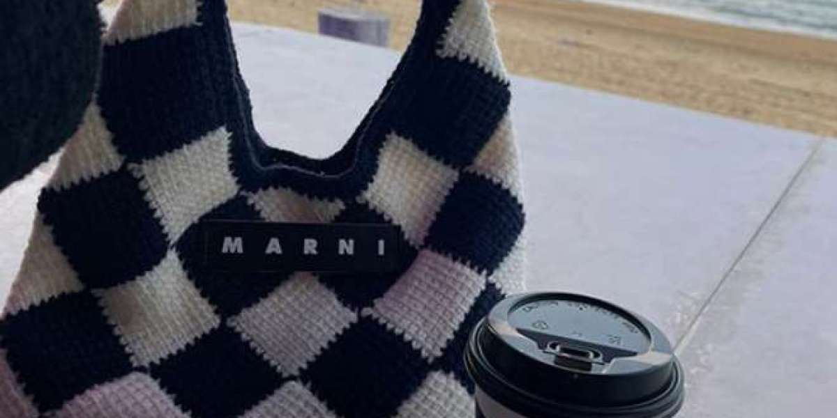 Marni 針織包——簡潔而精致時尚與藝術結合
