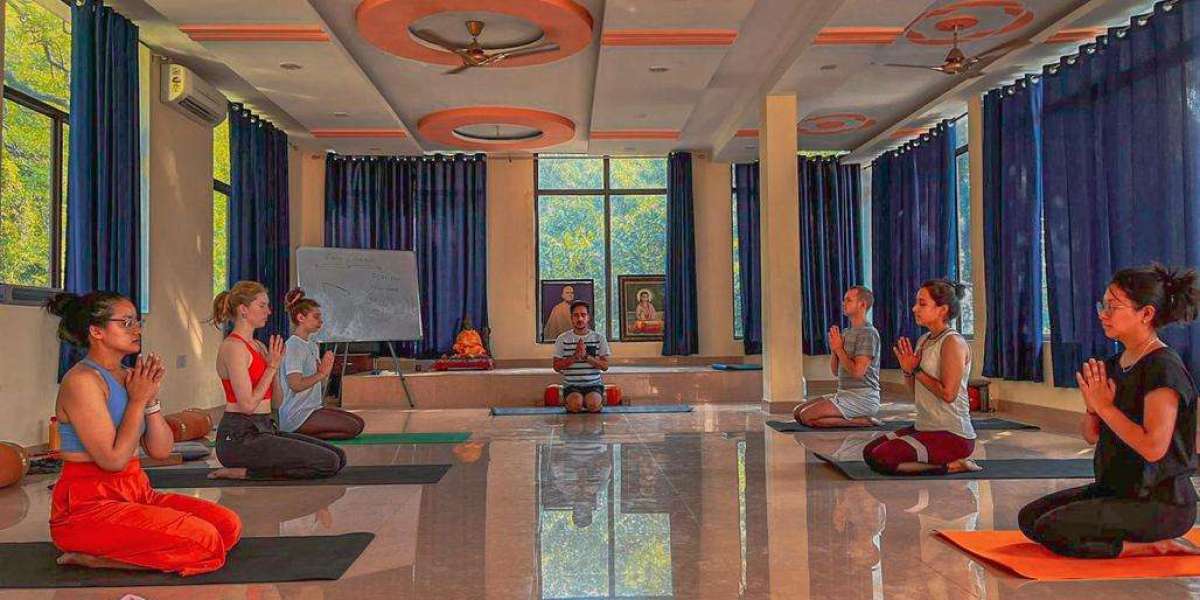 100 Hour Yoga Teacher Training in Rishikesh India - 2024