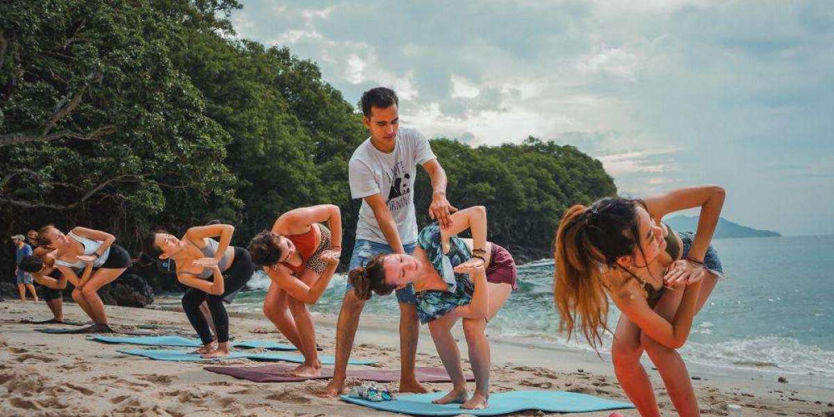 Join The Best 7 Days Yoga Retreat in Rishikesh, India