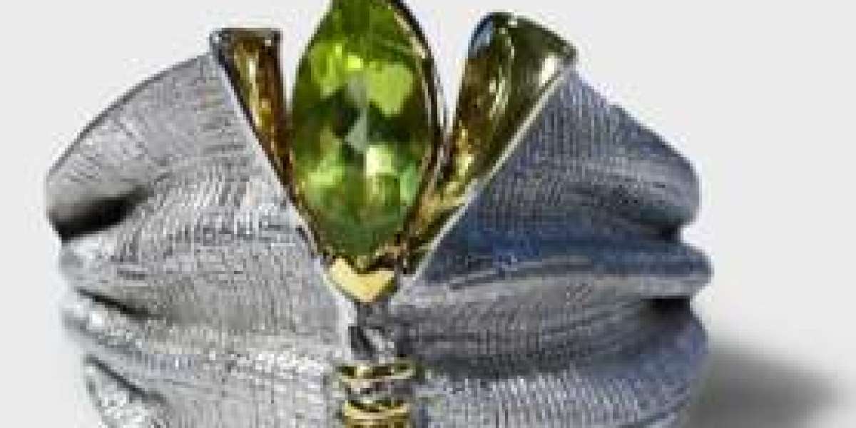 What makes green garnet jewelry from German Kabirski so popular ?