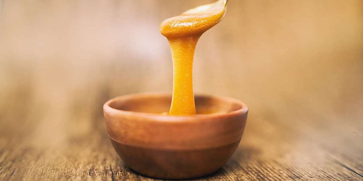 Manuka Honey: Nature's Golden Elixir
