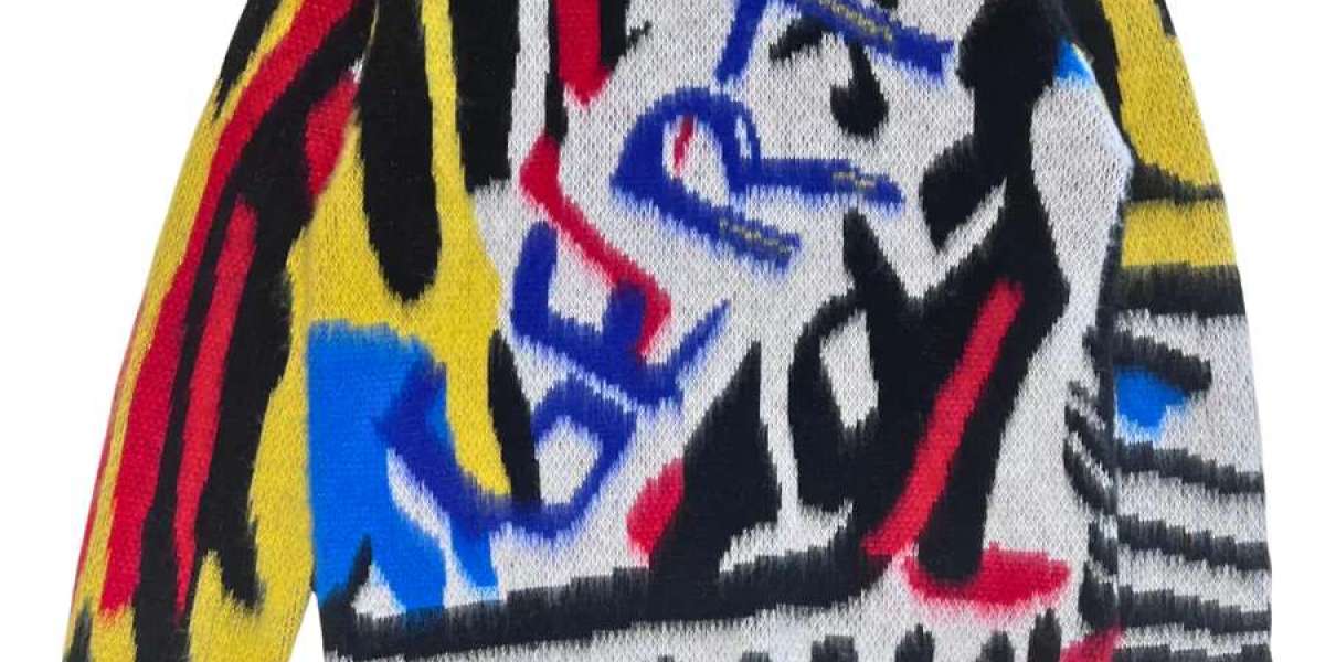Graffiti Crew Neck Sweater: Urban Edge Statement Piece﻿