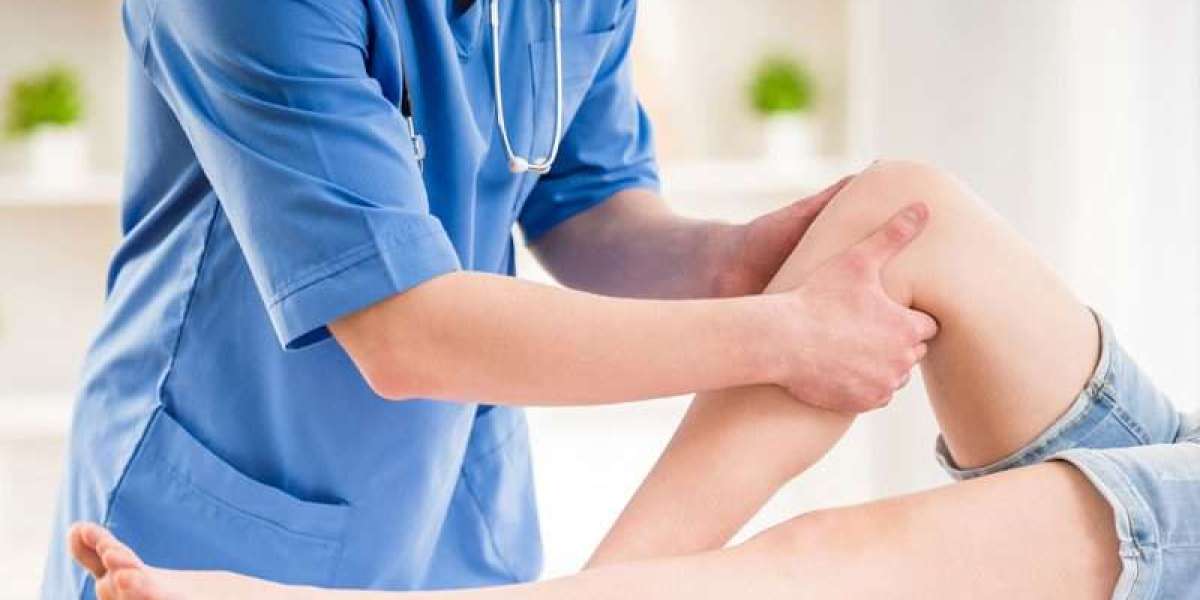 Knee Pain Relief: Seek Expert Care from a Specialist in Singapore